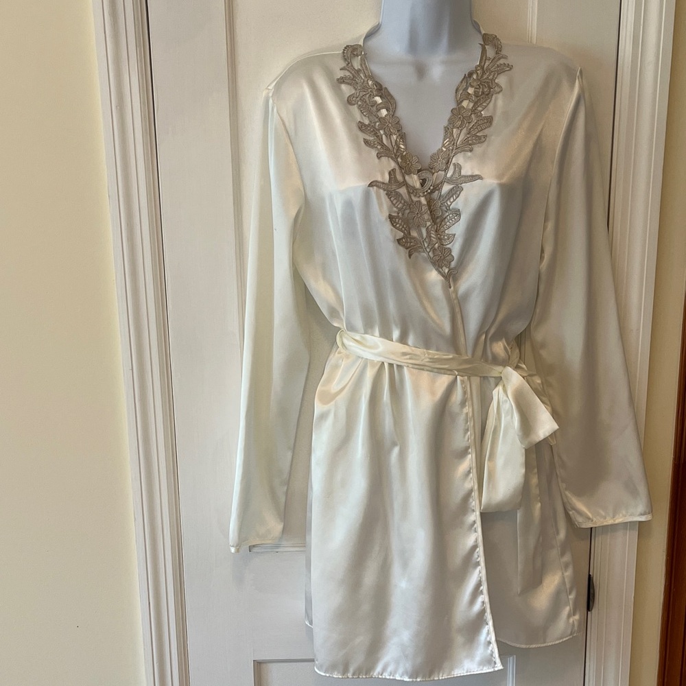 Flora Satin Robe Lace Trim Womens Small Medium Belt White Cream Bridal Honeymoon